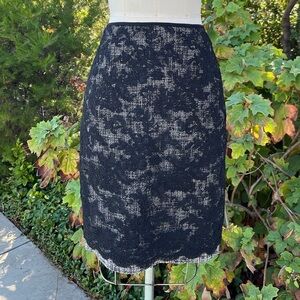 Carlisle elegant lace overlay pencil skirt - size 8